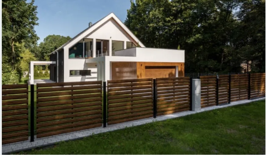 Horizontal Slat Wood Fence project by Excalibur Fence and Iron Works