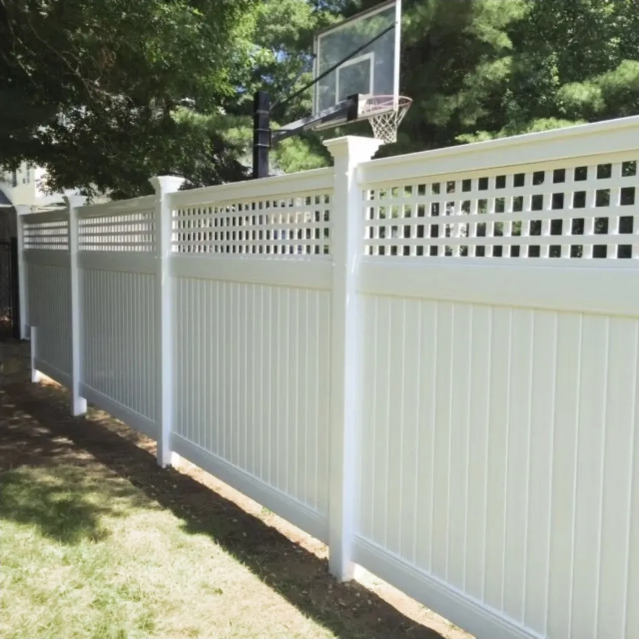 Vinyl Privacy Fence with Lattice Top project by Excalibur Fence and Iron Works