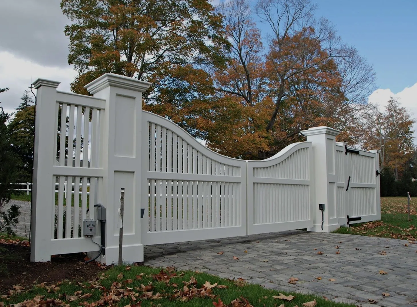Automated Vinyl Estate Driveway Gate project by Excalibur Fence and Iron Works