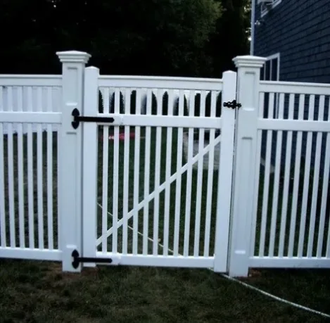 Vinyl Picket Fence with Gate project by Excalibur Fence and Iron Works