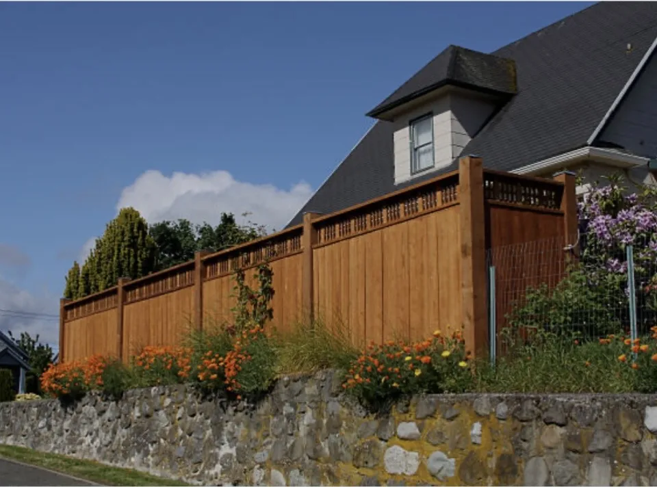Cedar Privacy Fence with Spindle Top project by Excalibur Fence and Iron Works