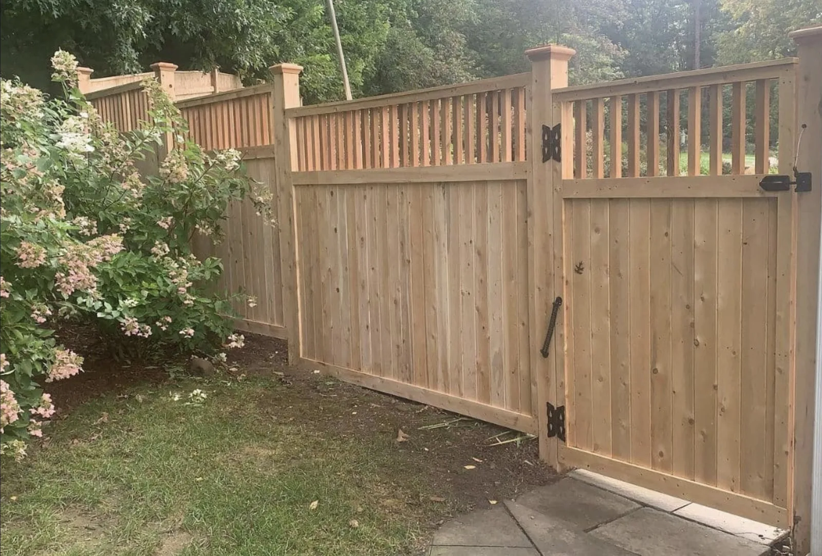 Cedar Privacy Fence with Spindle Top & Gate project by Excalibur Fence and Iron Works